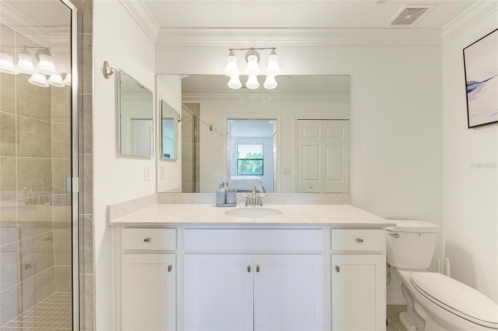 Image 25 of property listing at 18114 GAWTHROP DRIVE 204, Bradenton, FL 34211