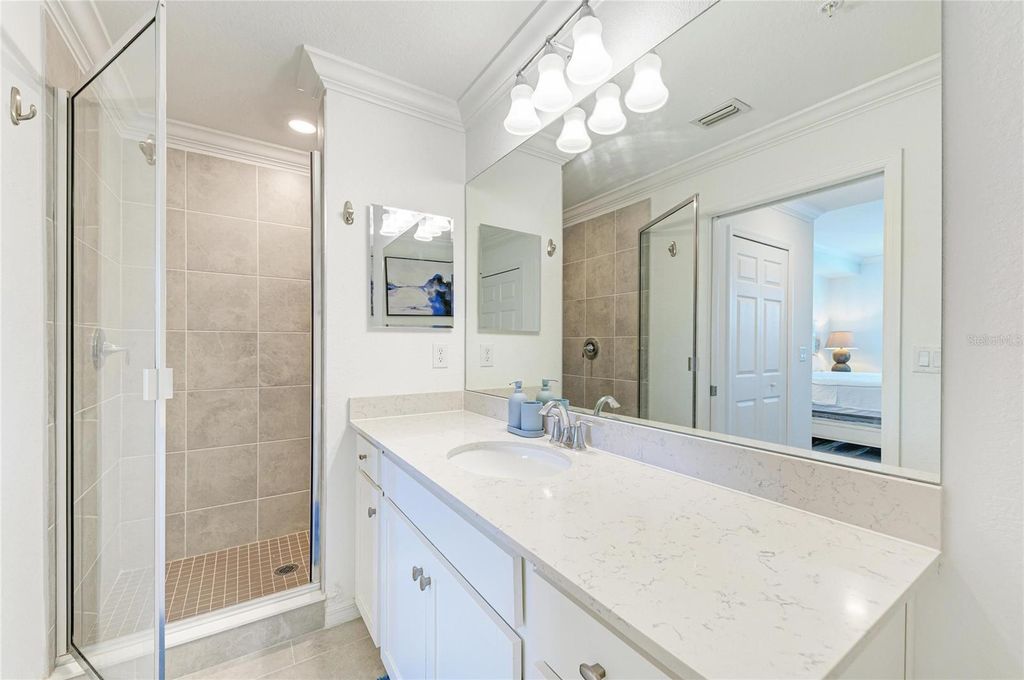 Image 26 of property listing at 18114 GAWTHROP DRIVE 204, Bradenton, FL 34211