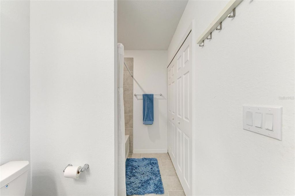 Image 34 of property listing at 18114 GAWTHROP DRIVE 204, Bradenton, FL 34211