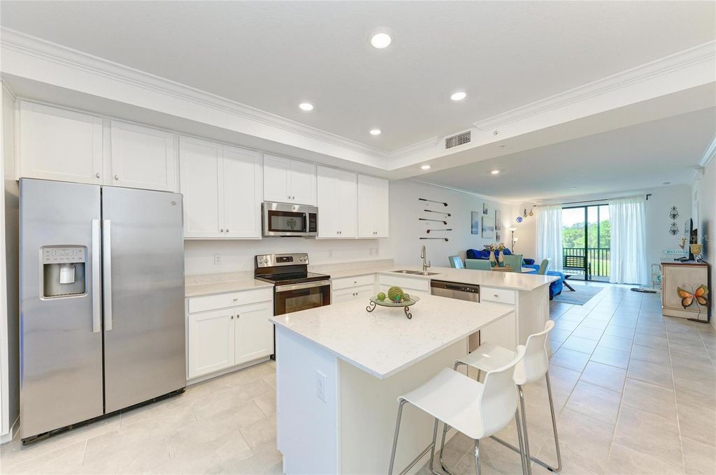 Image 5 of property listing at 18114 GAWTHROP DRIVE 204, Bradenton, FL 34211