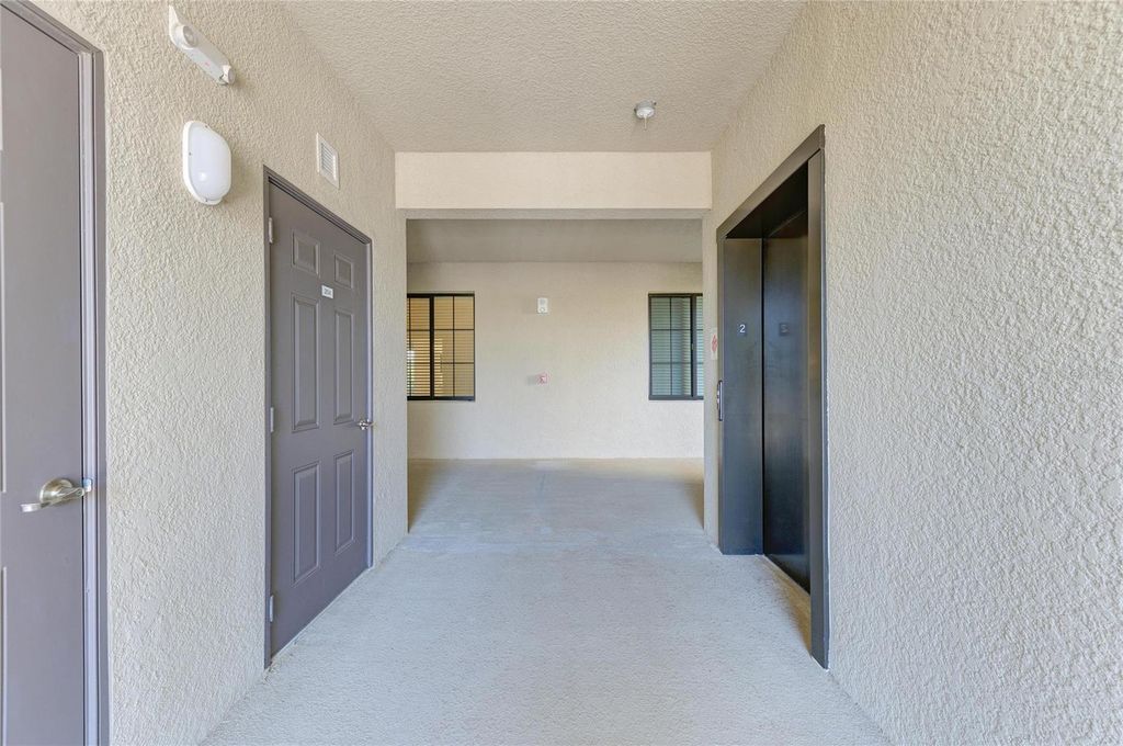 Image 43 of property listing at 18114 GAWTHROP DRIVE 204, Bradenton, FL 34211
