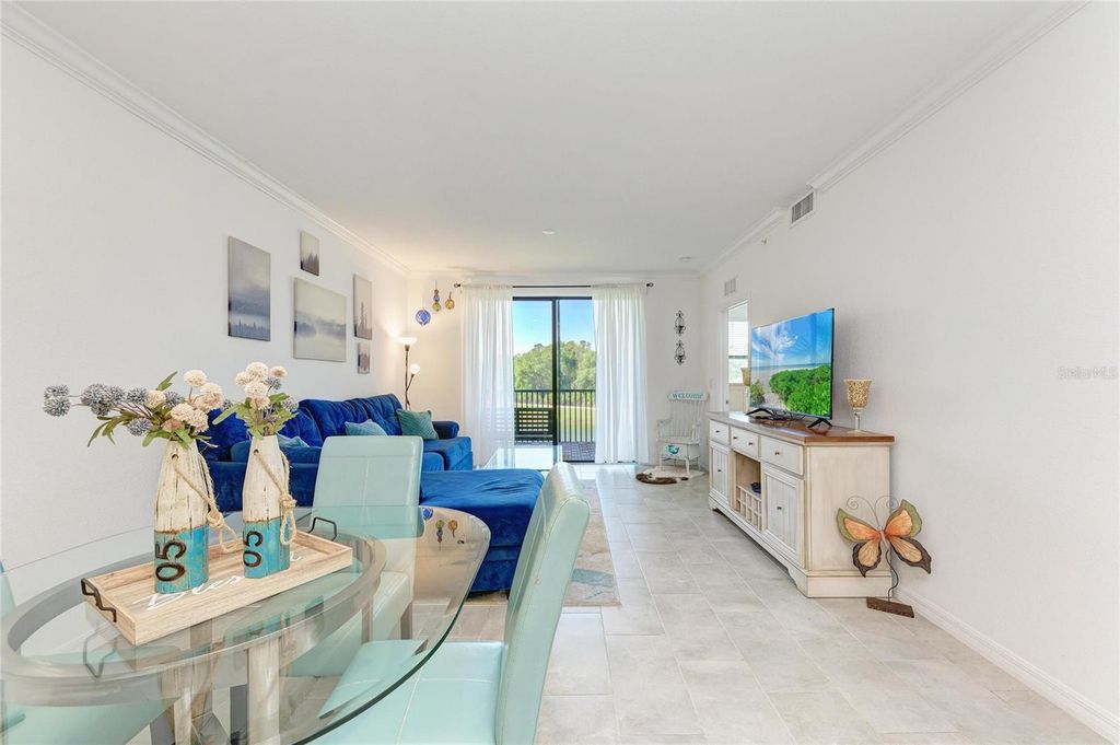 Image 7 of property listing at 18114 GAWTHROP DRIVE 204, Bradenton, FL 34211