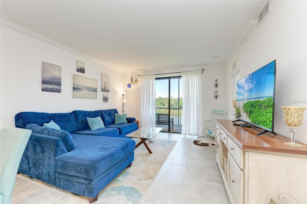 Image 8 of property listing at 18114 GAWTHROP DRIVE 204, Bradenton, FL 34211
