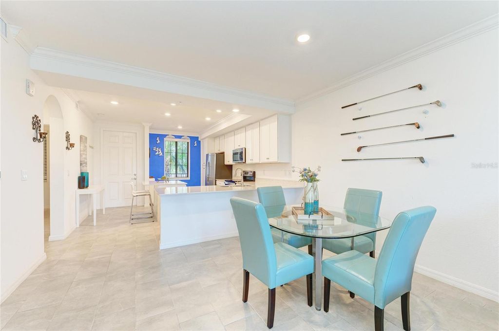 Image 9 of property listing at 18114 GAWTHROP DRIVE 204, Bradenton, FL 34211