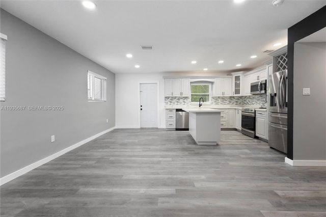 26 NW 34th Ter 26, Miami, FL 33127