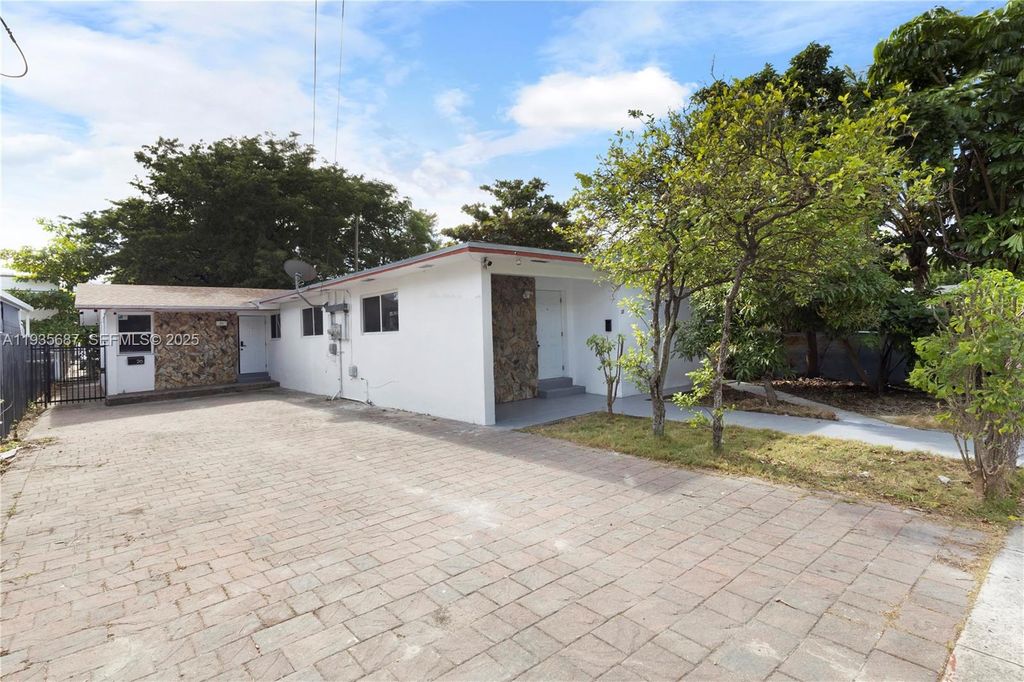 26 NW 34th Ter 26, Miami, FL 33127