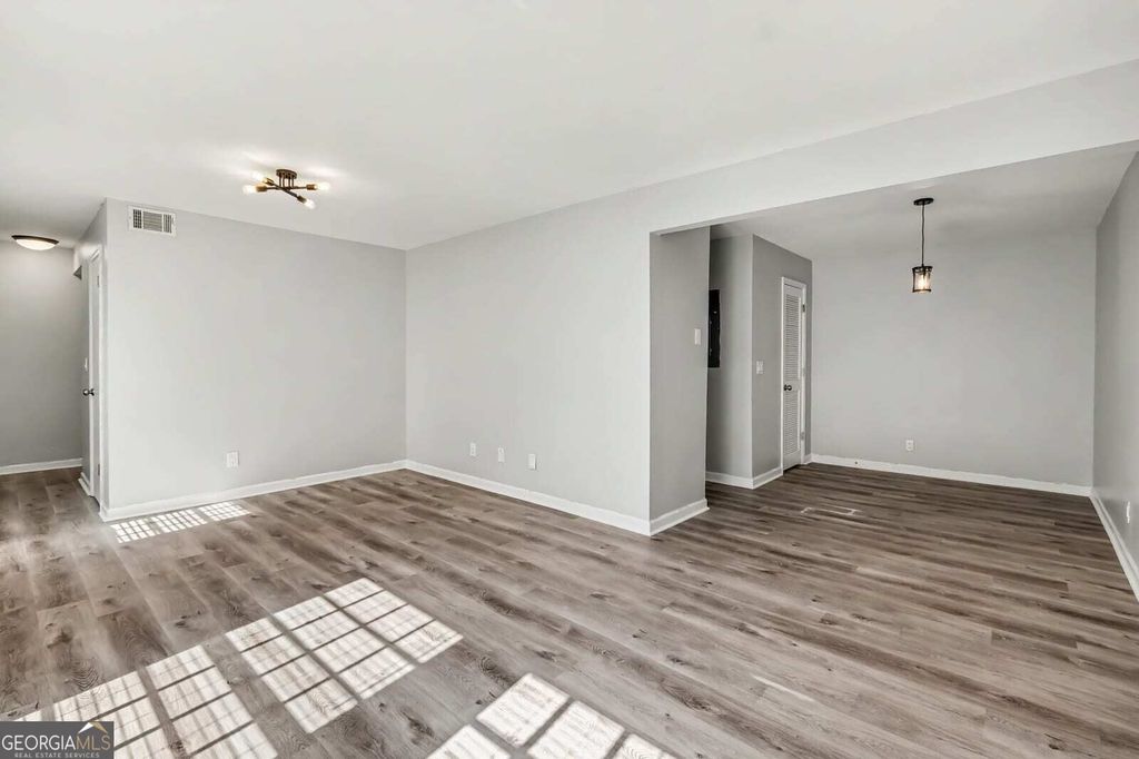 3091 Colonial Way Unit Way E4, Atlanta, GA 30341 — photo 2