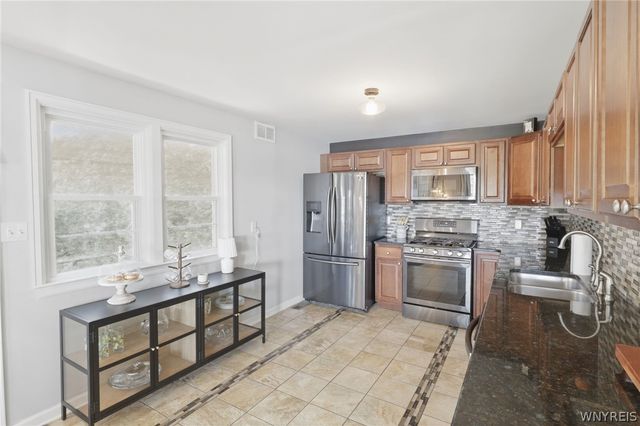 2296 East River Road, Grand Island, NY 14072