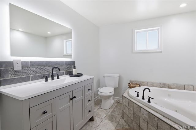 2296 East River Road, Grand Island, NY 14072