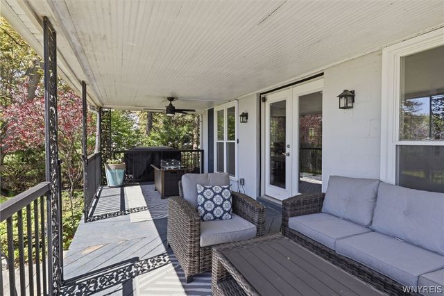 2296 East River Road, Grand Island, NY 14072