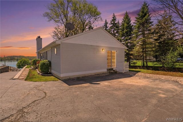 2296 East River Road, Grand Island, NY 14072