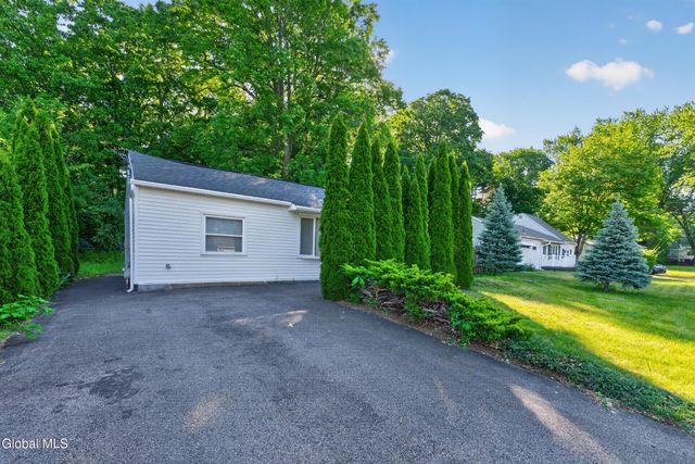 20 Winslow Drive, Colonie, NY 12309