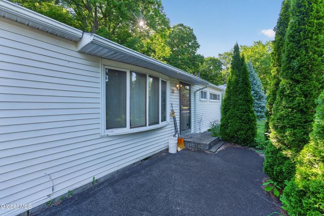 20 Winslow Drive, Colonie, NY 12309