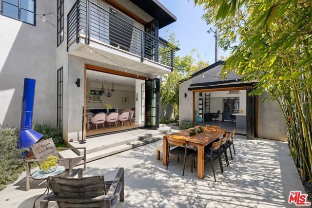 2402 11th Street, Santa Monica, CA 90405