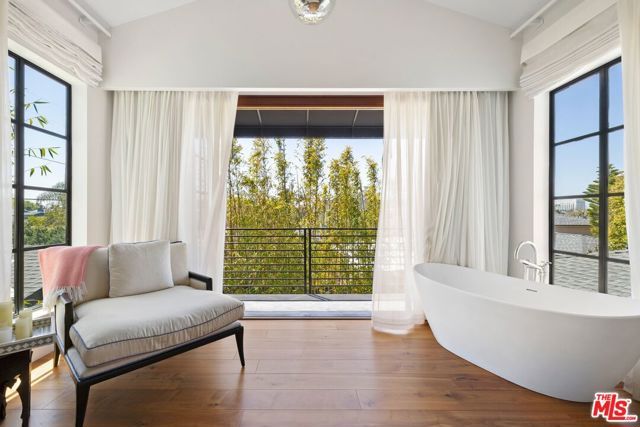 2402 11th Street, Santa Monica, CA 90405