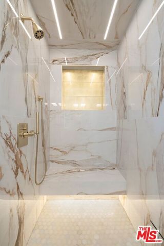 2402 11th Street, Santa Monica, CA 90405