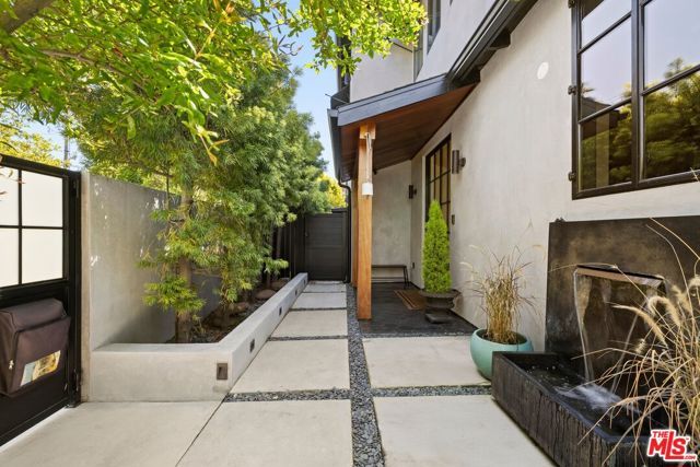 2402 11th Street, Santa Monica, CA 90405