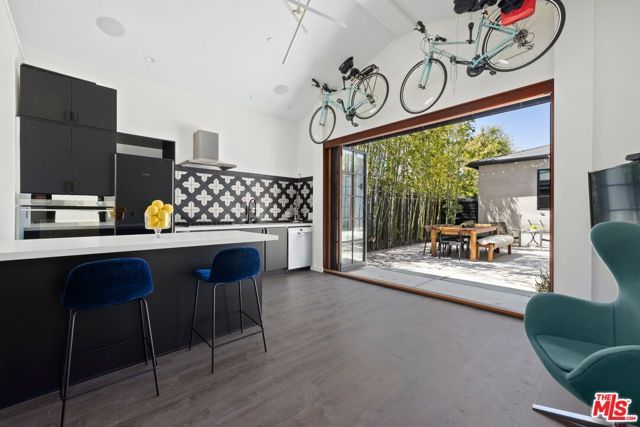 2402 11th Street, Santa Monica, CA 90405