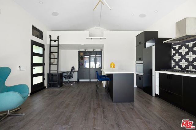 2402 11th Street, Santa Monica, CA 90405