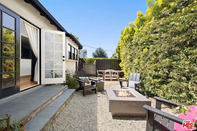 2402 11th Street, Santa Monica, CA 90405