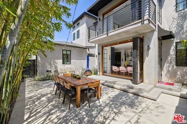 2402 11th Street, Santa Monica, CA 90405