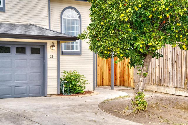 21 Tamarack Dr, Lodi, CA 95240