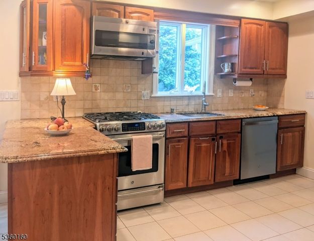 81 Wilder St, Hillside Twp., NJ 07205