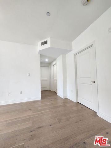147 S Doheny Drive, Los Angeles, CA 90048