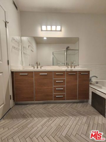 147 S Doheny Drive, Los Angeles, CA 90048