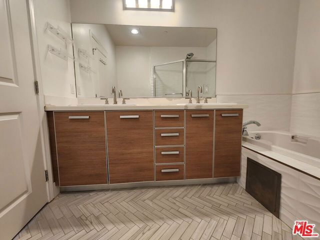 147 S Doheny Drive, Los Angeles, CA 90048