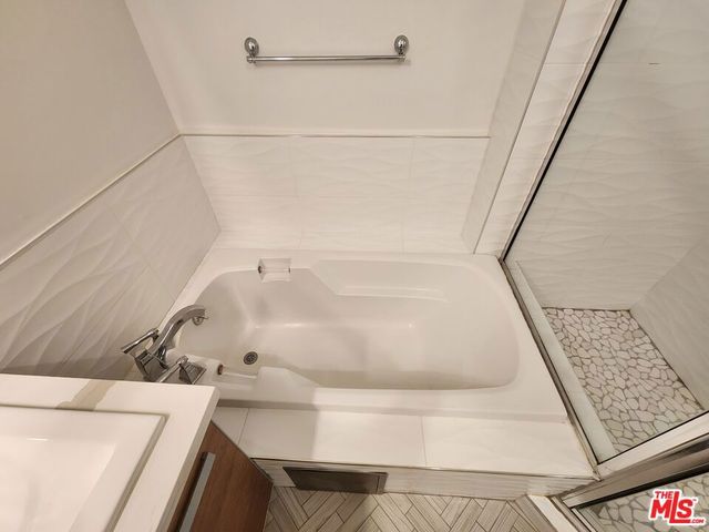 147 S Doheny Drive, Los Angeles, CA 90048