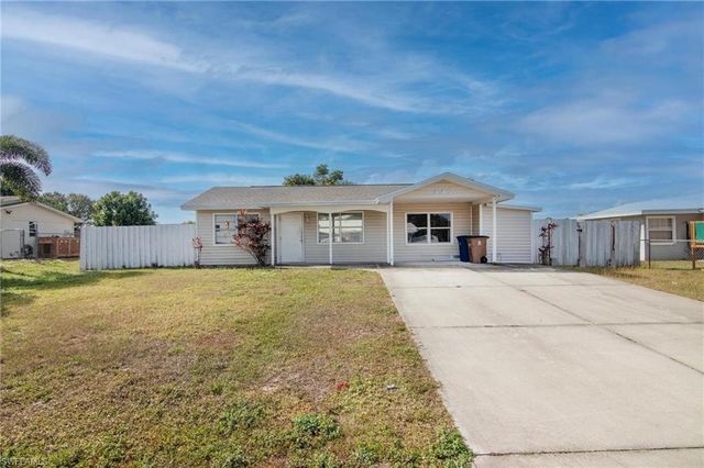 449 Morgan CIR S, Lehigh Acres, FL 33936