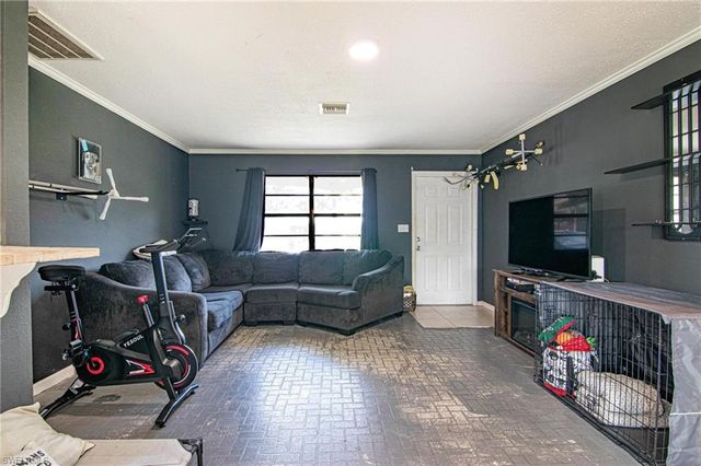 449 Morgan CIR S, Lehigh Acres, FL 33936