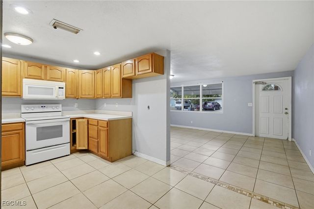 8421 47th ST N, Pinellas Park, FL 33781