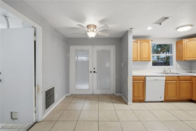 8421 47th ST N, Pinellas Park, FL 33781