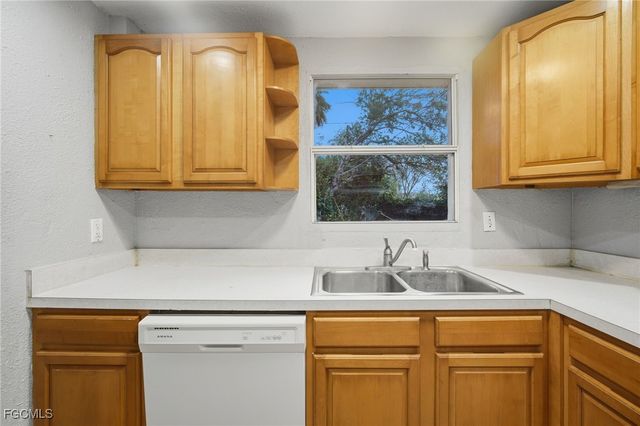 8421 47th ST N, Pinellas Park, FL 33781