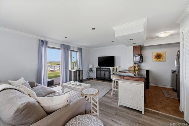 1 Anchorage Way 111, Freeport, NY 11520