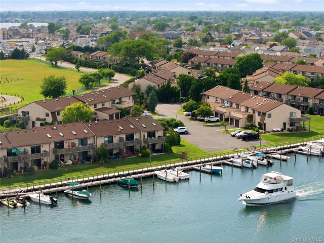 1 Anchorage Way 111, Freeport, NY 11520