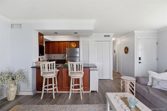 1 Anchorage Way 111, Freeport, NY 11520