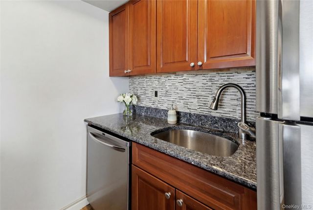 1 Anchorage Way 111, Freeport, NY 11520
