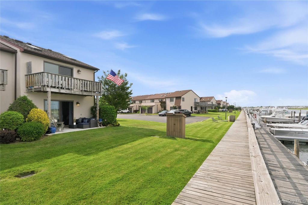 1 Anchorage Way 111, Freeport, NY 11520