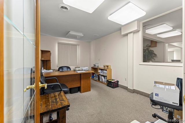 30401 Utica Road, Roseville, MI 48066