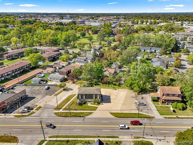 30401 Utica Road, Roseville, MI 48066