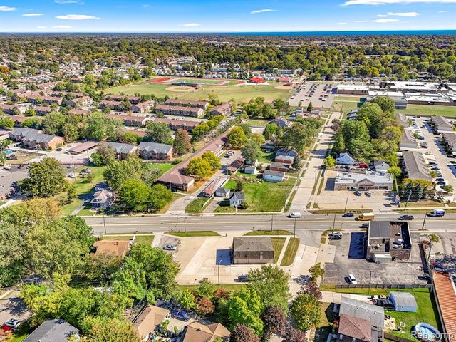 30401 Utica Road, Roseville, MI 48066