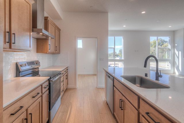 411 6th St, West Sacramento, CA 95605