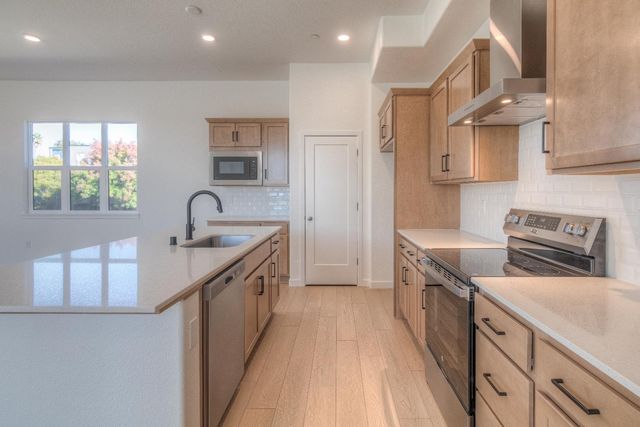 411 6th St, West Sacramento, CA 95605