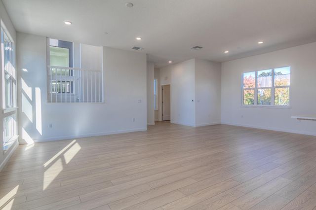 411 6th St, West Sacramento, CA 95605