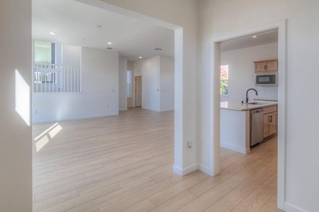 411 6th St, West Sacramento, CA 95605