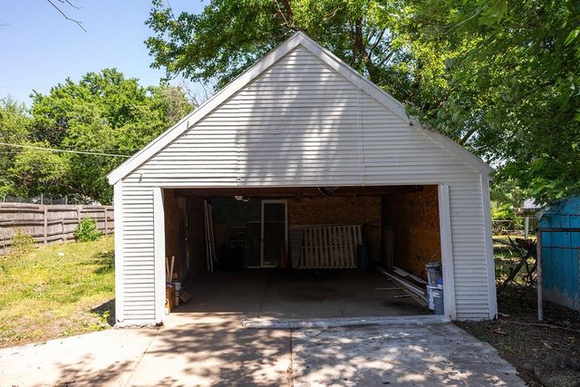 1952 S Emporia Ave, Wichita, KS 67211