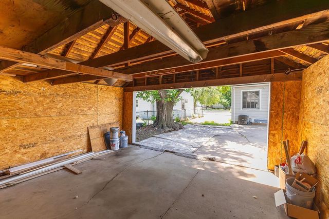 1952 S Emporia Ave, Wichita, KS 67211